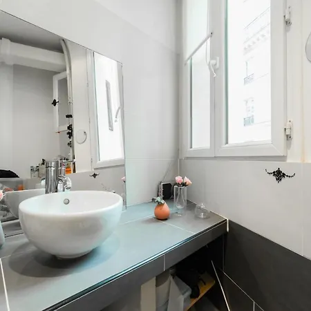 Beautiful Near Montmartre Apartment